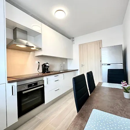 Urban Plaza Astra - Rise Private Apartments & Suites Braşov Extérieur photo