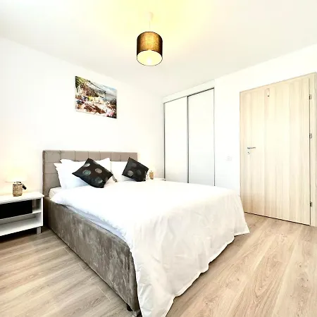 Urban Plaza Astra - Rise Private Apartments & Suites Braşov Extérieur photo