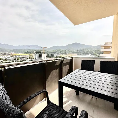 Urban Plaza Astra - Rise Private Apartments & Suites Braşov Extérieur photo