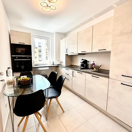 Urban Plaza Astra - Rise Private Apartments & Suites Braşov Extérieur photo