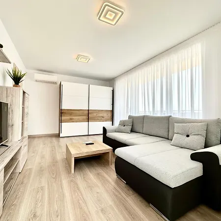 Urban Plaza Astra - Rise Private Apartments & Suites Braşov Extérieur photo